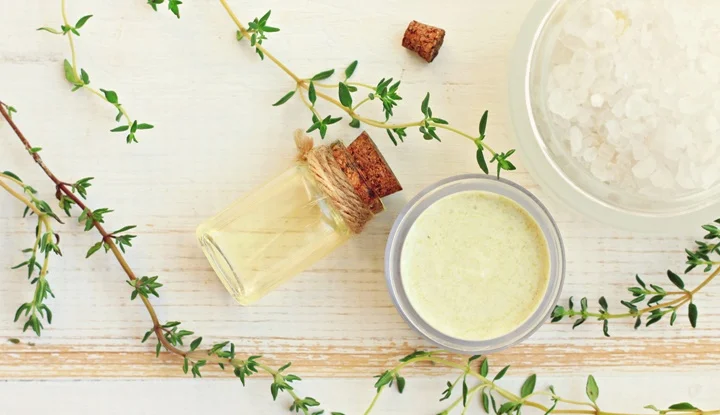 Thyme aroma oil, facial cream, sea salt.