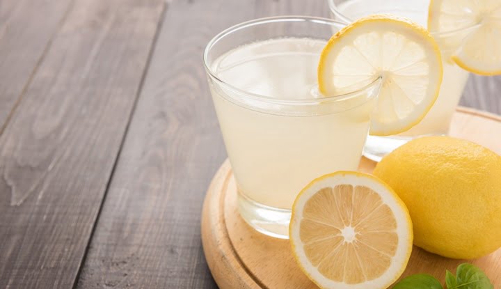 lemonade with fresh slice lemon on wooden table