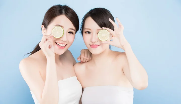 brighten-your-eyes-with-this-quick-tip